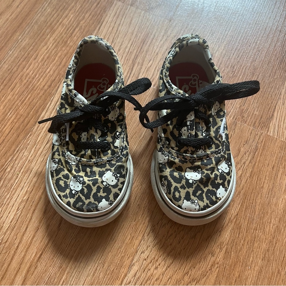 Vans Hello Kitty Sneakers Classic Low-Top Design